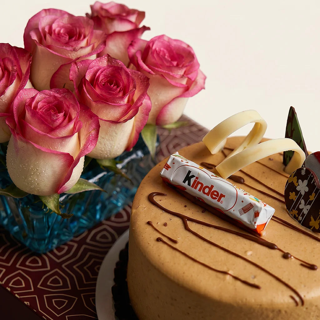 Kinder Bueno Cake & Roses Box
